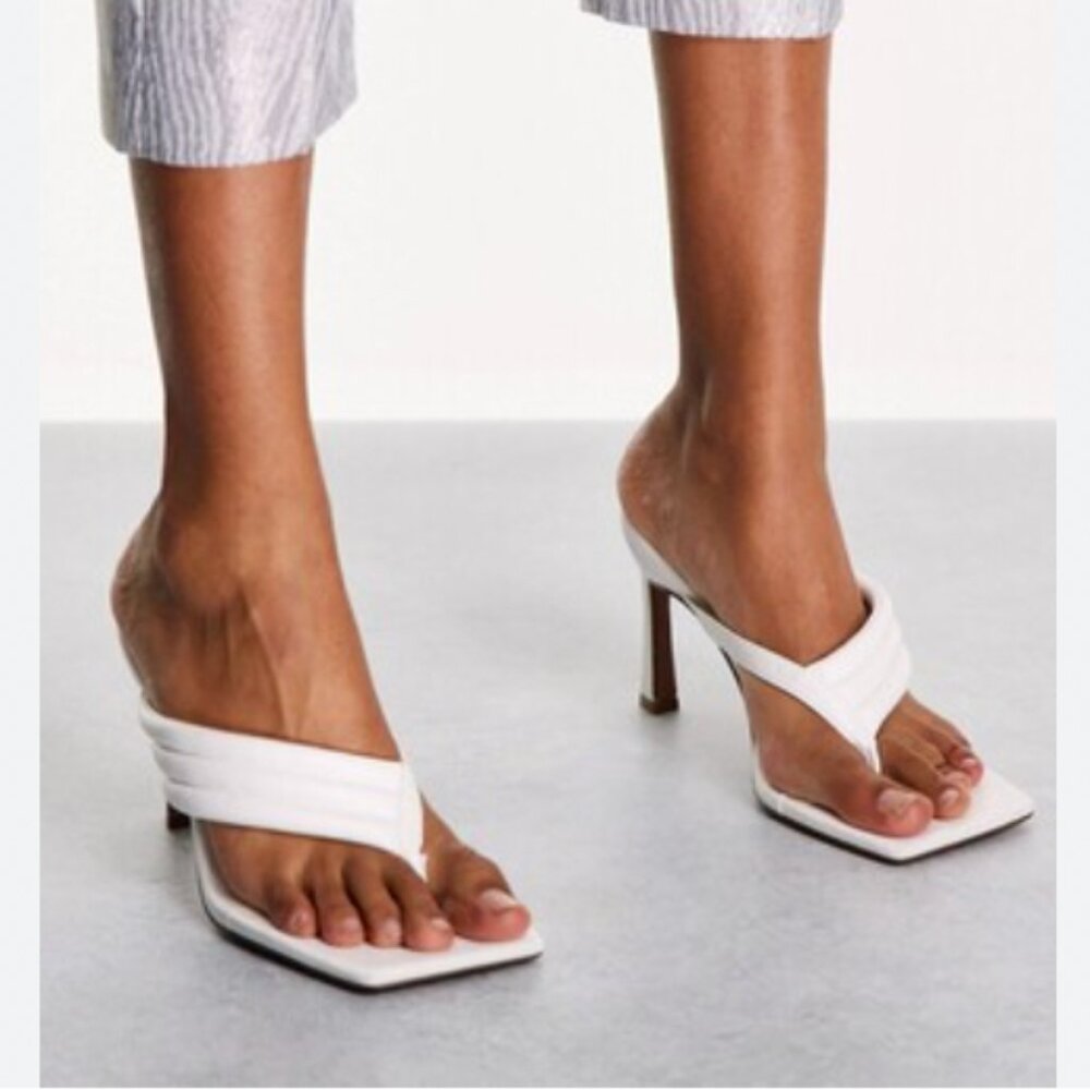 NWOT ASOS Design Herring Padded Toe Thong Heeled Sandals - White - Size 7 Wide